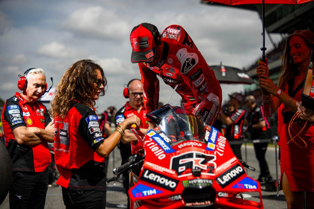  Marc Márquez y el Ducati Lenovo Team, segundos en Montmeló. Francesco Bagnaia termina séptimo tras una gran remontada