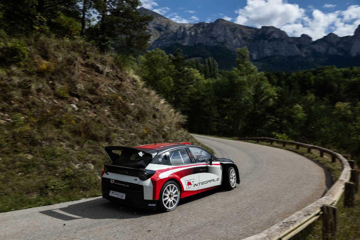 LOS RUMORES ERAN CIERTOS: YA ESTÁ AQUÍ EL NUEVO LANCIA YPSILON RALLY2 HF INTEGRALE