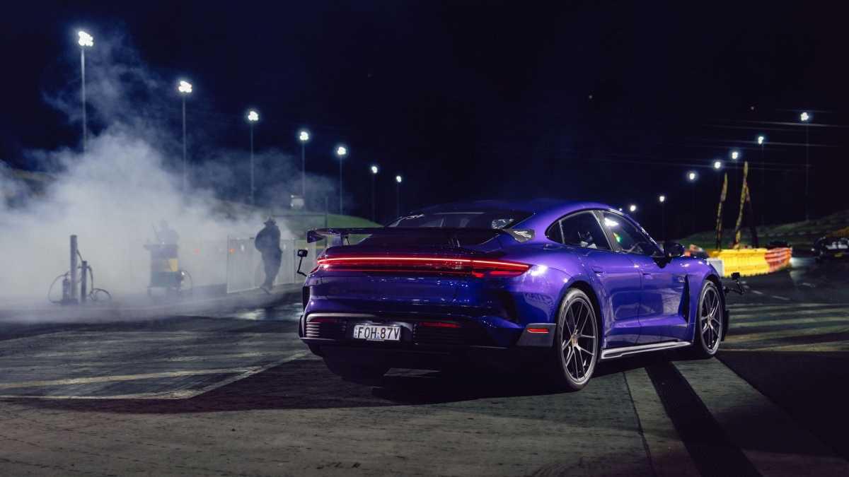 EL PORSCHE TAYCAN TURBO GT ESTABLECE UN TIEMPO DE REFERENCIA EN EL CUARTO DE MILLA