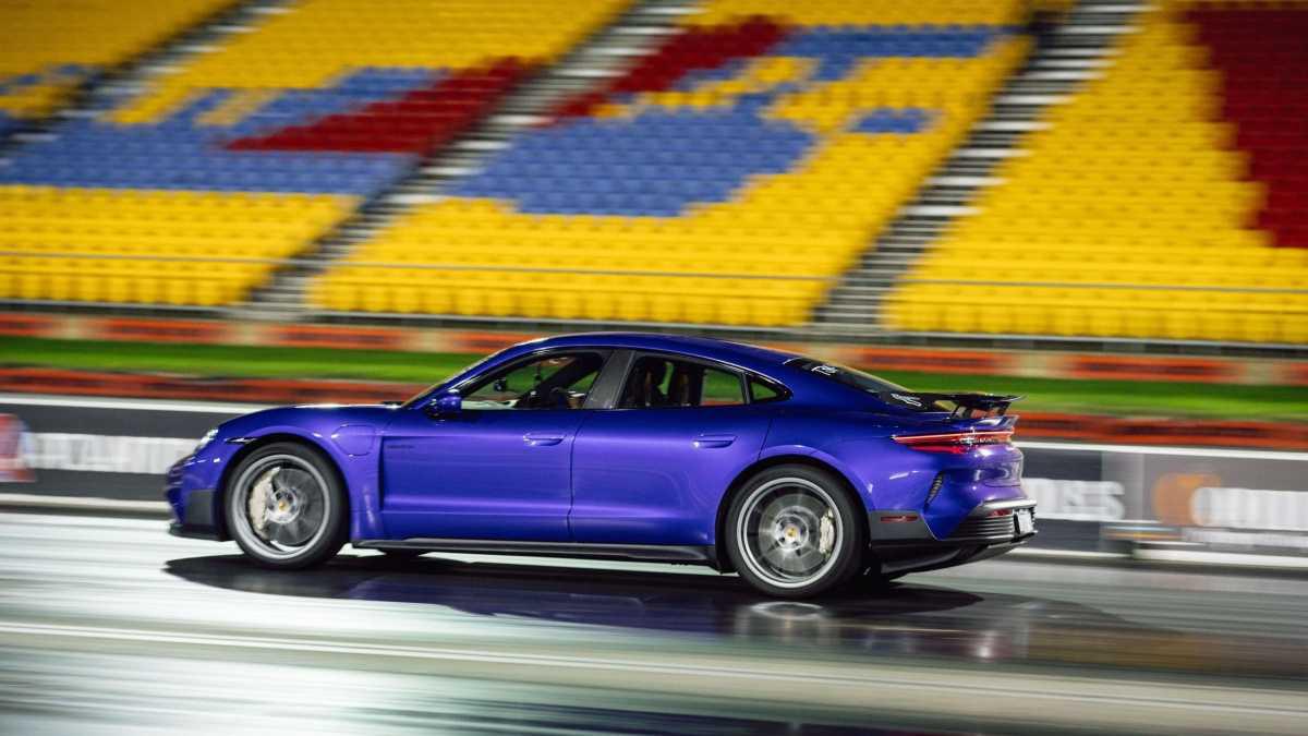 EL PORSCHE TAYCAN TURBO GT ESTABLECE UN TIEMPO DE REFERENCIA EN EL CUARTO DE MILLA