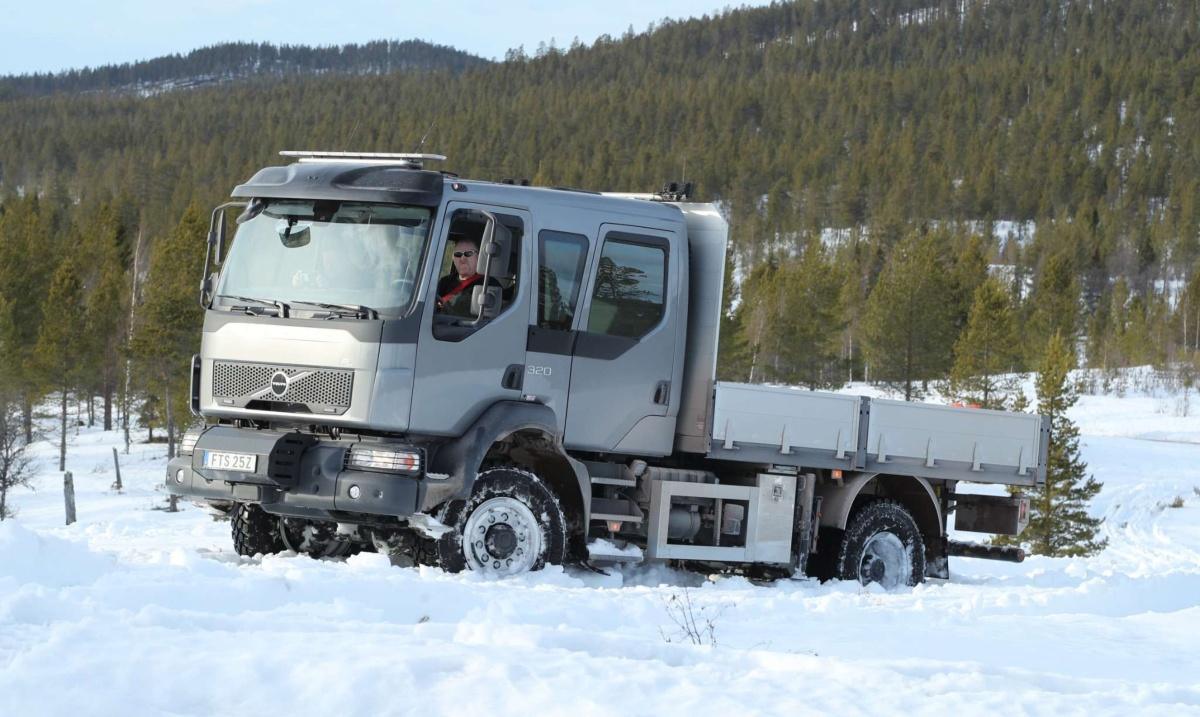 VOLVO TRUCKS LANZA EL CAMIÓN VOLVO FL 4X4 MEJORADO PARA TAREAS EXIGENTES