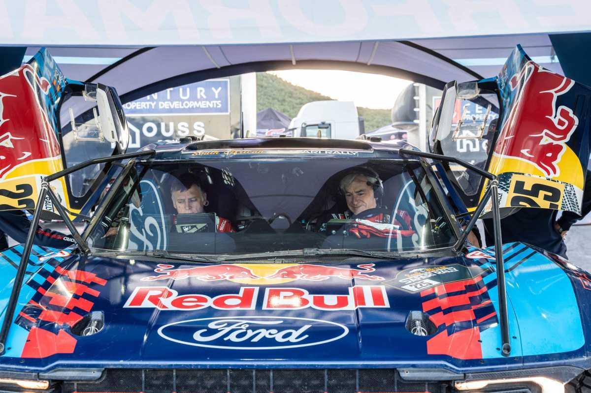 CARLOS SAINZ – LUCAS CRUZ HARÁN DEBUTAR EL NUEVO FORD RAPTOR T1+ CARLOS SAINZ – LUCAS CRUZ HARÁN DEBUTAR EL NUEVO FORD RAPTOR T1+