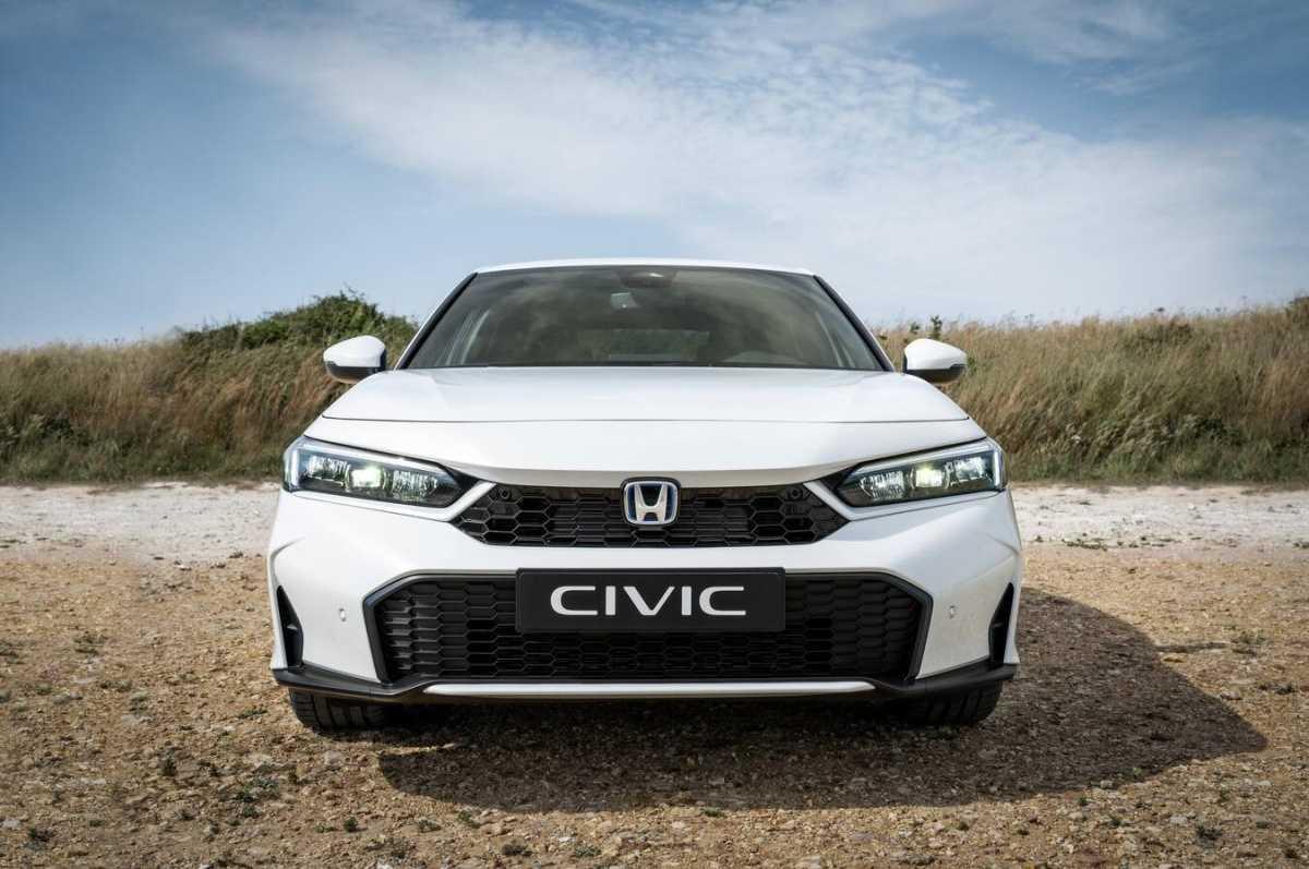 EL NUEVO HONDA CIVIC e:HEV LLEGA CON MEJORAS DINÁMICAS EN EL EXTERIOR Y CON UN INTERIOR MÁS REFINADO