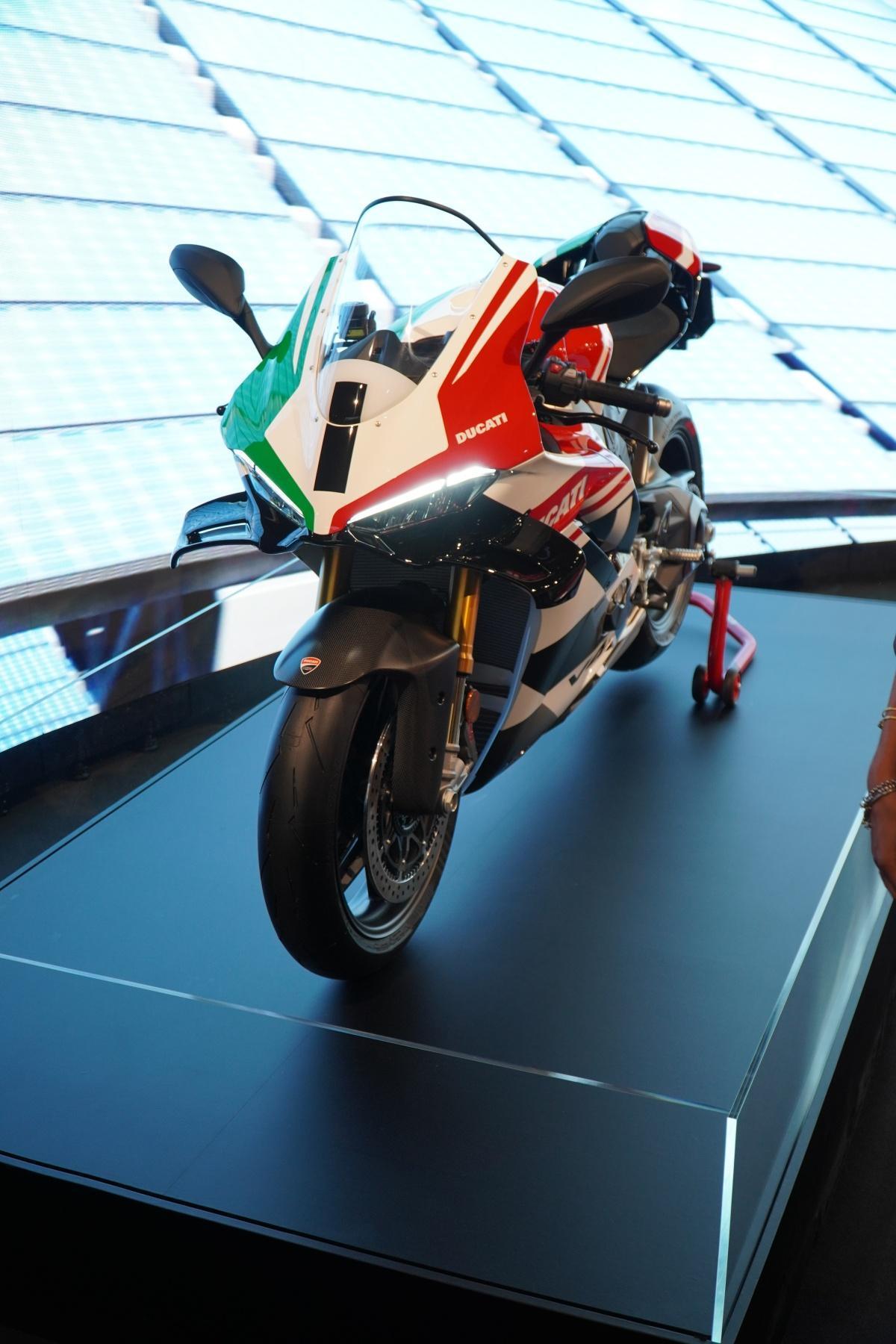 La Panigale V4 Tricolore protagoniza la Expo de Osaka durante la semana dedicada a Emilia-Romaña