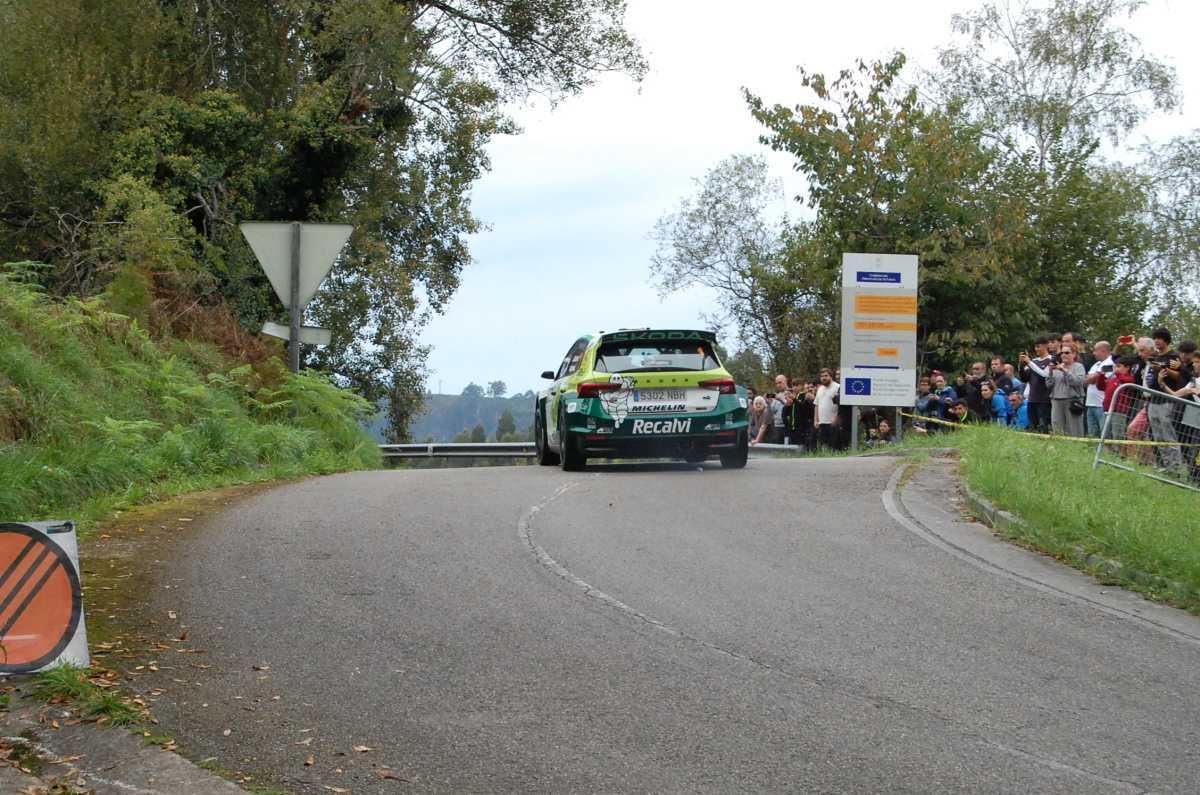 "COHETE" SUAREZ GANA SIN OPOSICION EL 48 RALLY DE LLANES "COHETE" SUAREZ GANA SIN OPOSICION EL 48 RALLY DE LLANES