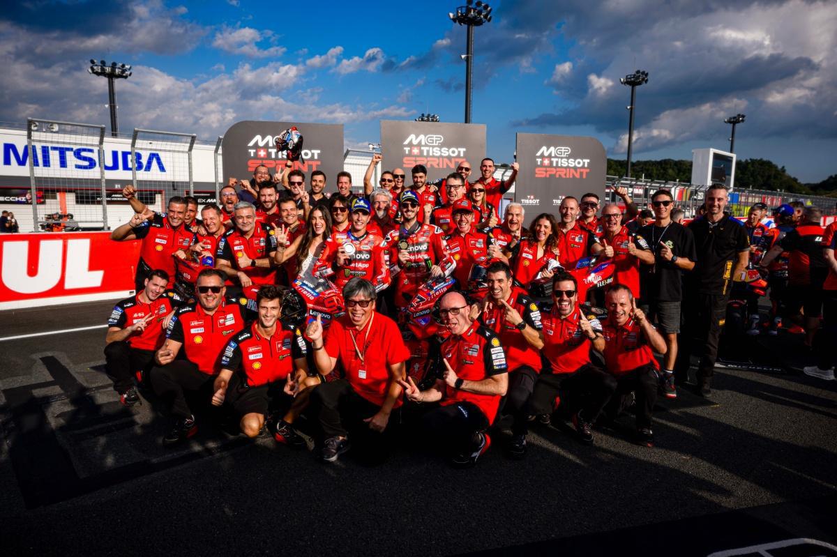 Doblete espectacular para el Ducati Lenovo Team en Motegi en la Sprint: Bagnaia en lo más alto del podio y Márquez segundo  Doblete espectacular para el Ducati Lenovo Team en Motegi en la Sprint: Bagnaia en lo más alto del podio y Márquez segundo