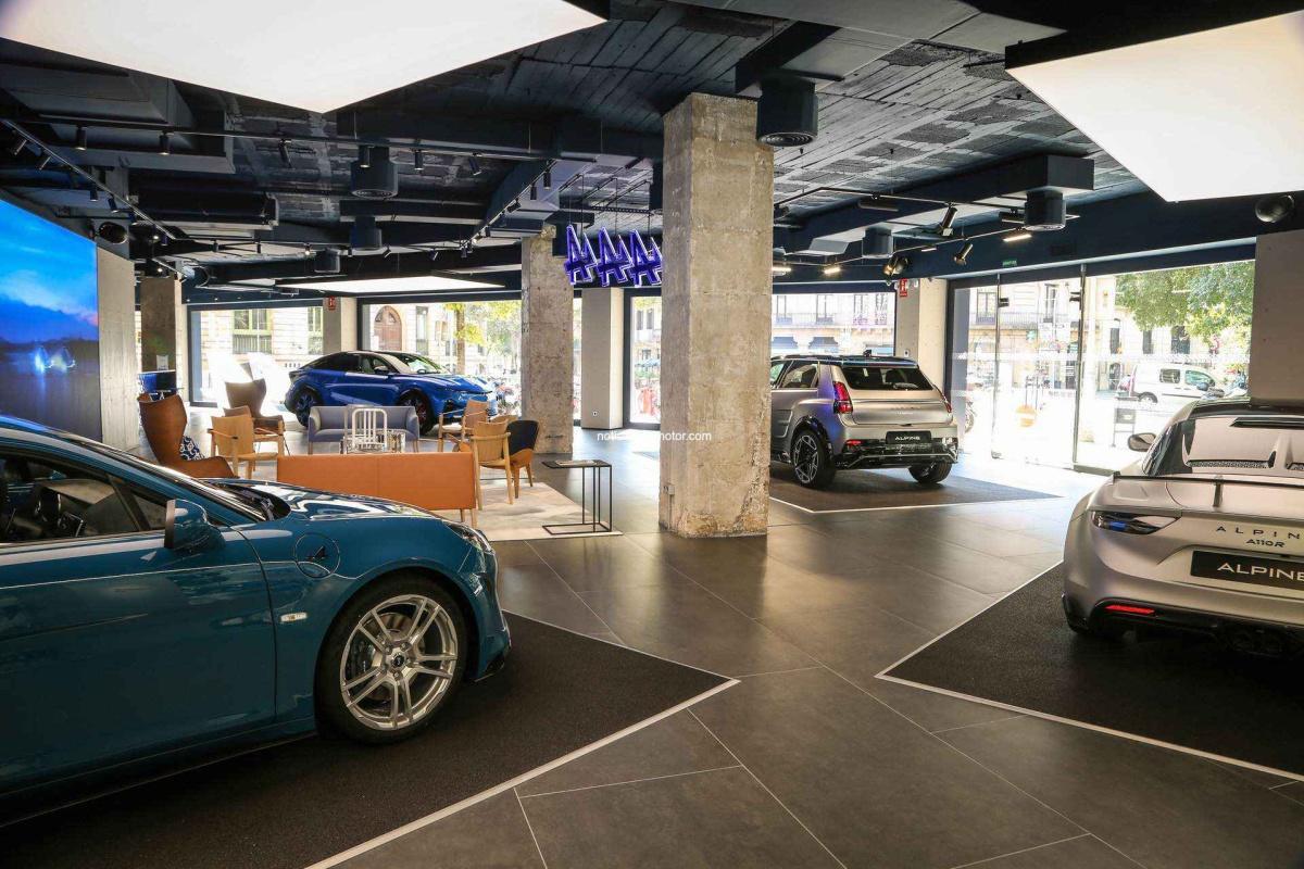 ALPINE A390: EL FUTURO DE LA DEPORTIVIDAD ELÉCTRICA LLEGA EN PRIMICIA AL ATELIER ALPINE DE BARCELONA ALPINE A390: EL FUTURO DE LA DEPORTIVIDAD ELÉCTRICA LLEGA EN PRIMICIA AL ATELIER ALPINE DE BARCELONA