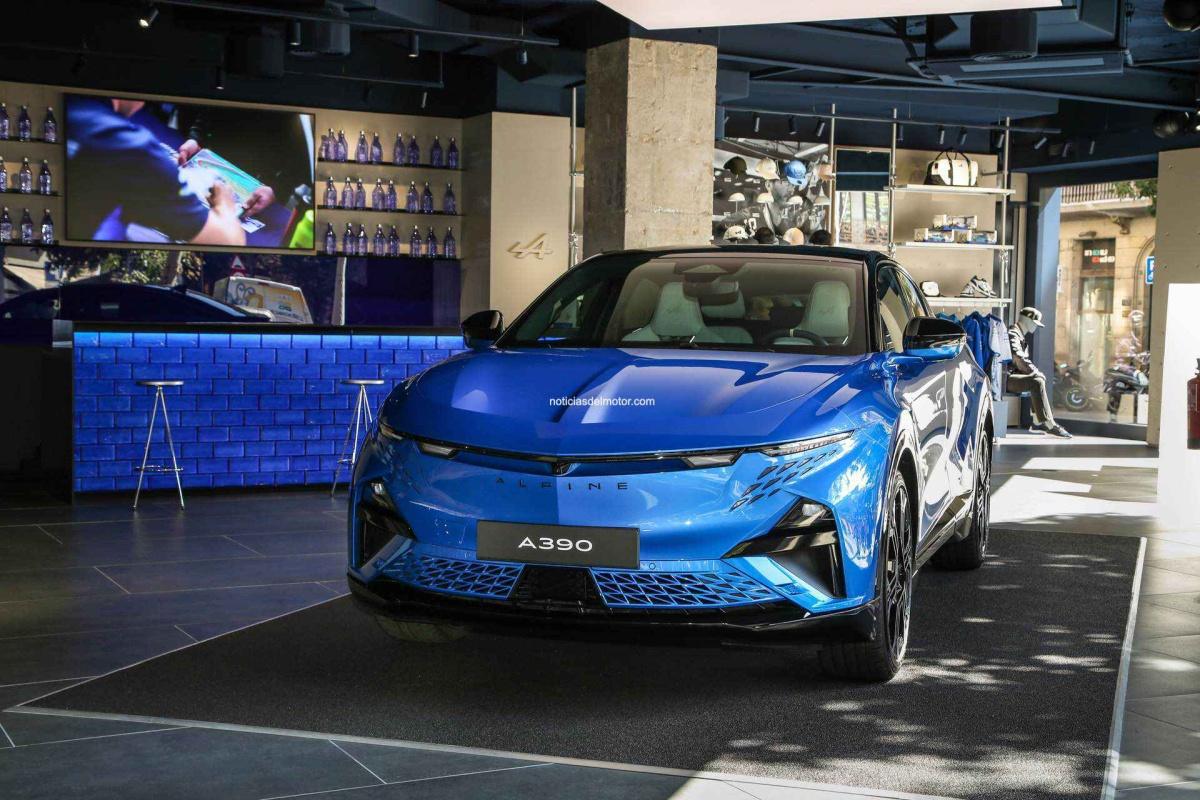 ALPINE A390: EL FUTURO DE LA DEPORTIVIDAD ELÉCTRICA LLEGA EN PRIMICIA AL ATELIER ALPINE DE BARCELONA ALPINE A390: EL FUTURO DE LA DEPORTIVIDAD ELÉCTRICA LLEGA EN PRIMICIA AL ATELIER ALPINE DE BARCELONA