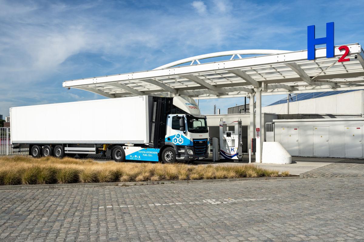 TOYOTA INCORPORA CAMIONES DE PILA DE COMBUSTIBLE DE HIDRÓGENO A SUS OPERACIONES LOGÍSTICAS EN EUROPA TOYOTA INCORPORA CAMIONES DE PILA DE COMBUSTIBLE DE HIDRÓGENO A SUS OPERACIONES LOGÍSTICAS EN EUROPA