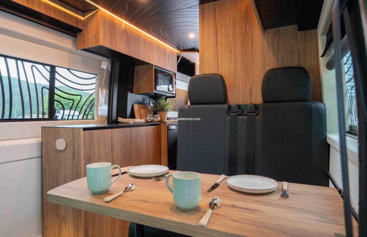 EL MAXUS DELIVER 9 CÍCLOPE MENCÍA EN EL SALÓN INTERNACIONAL DEL CARAVANING DE BARCELONA