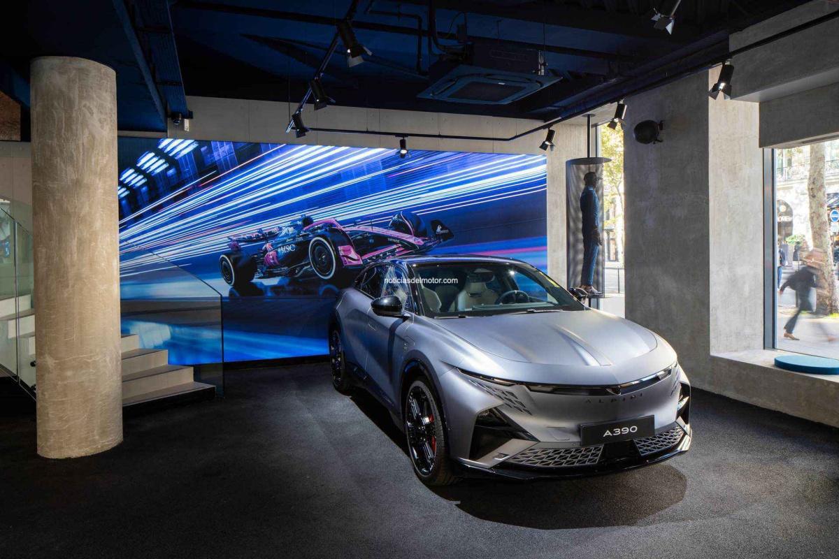 PIERRE GASLY INAUGURA EL NUEVO ATELIER ALPINE DE PARÍS