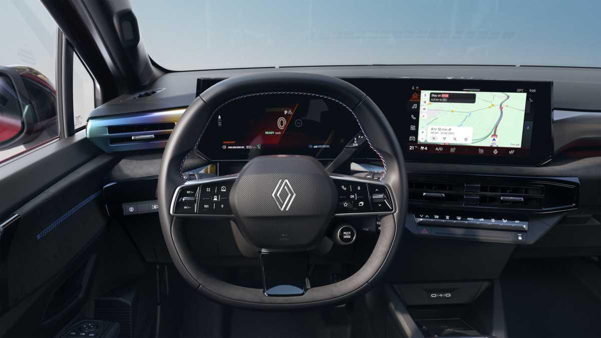 EL RENAULT CLIO ENTRA EN ESCENA