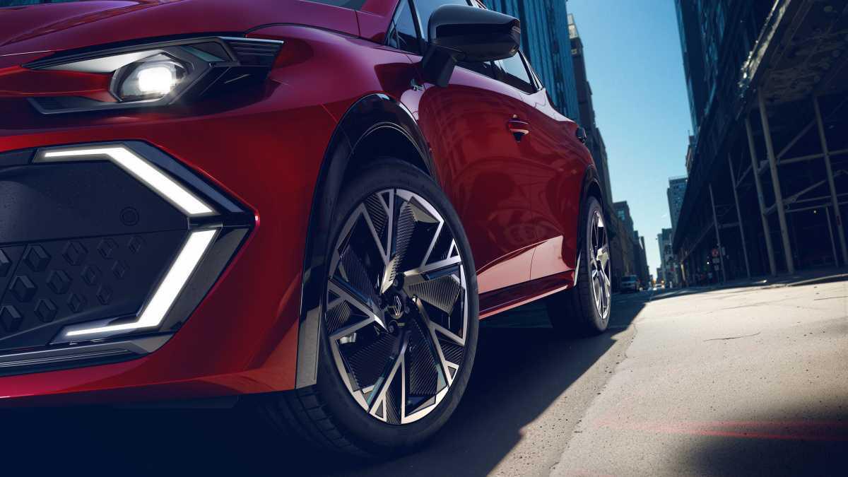 EL RENAULT CLIO ENTRA EN ESCENA