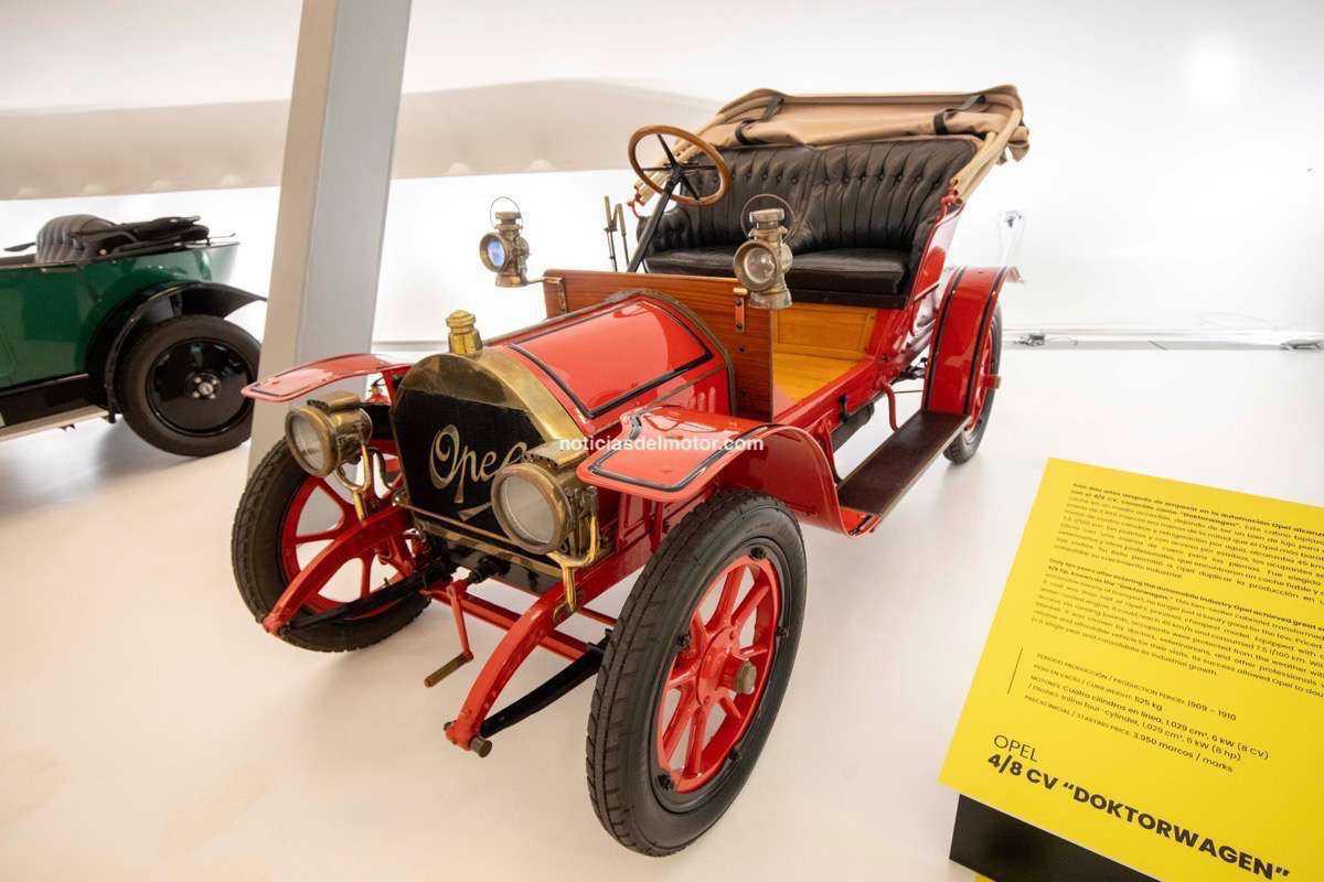 HISTÓRICA EXPOSICIÓN OPEL LOVE EN MOBILITY CITY ZARAGOZA