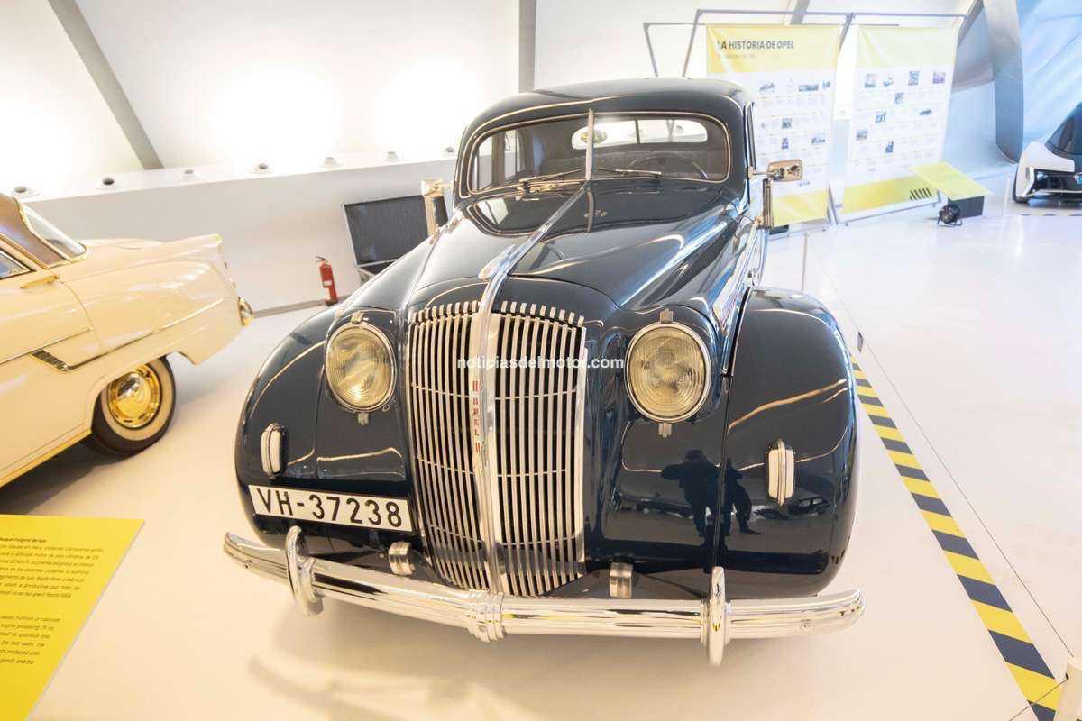 HISTÓRICA EXPOSICIÓN OPEL LOVE EN MOBILITY CITY ZARAGOZA