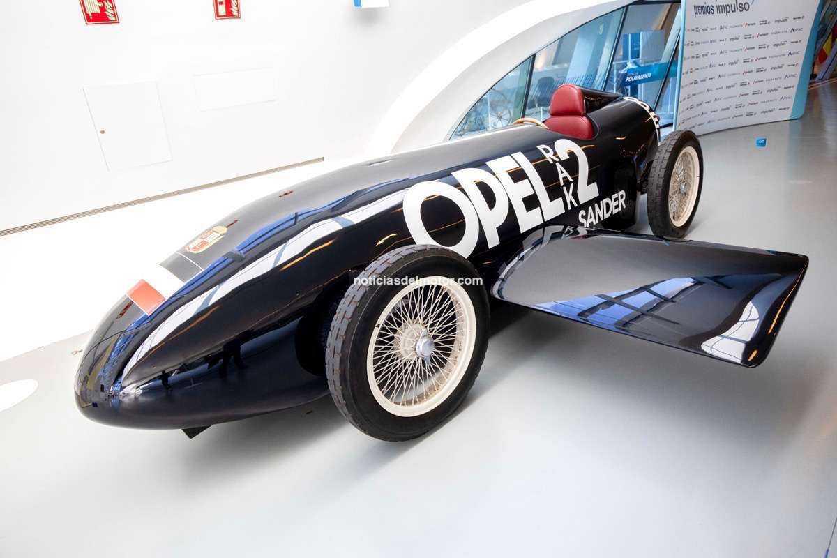 HISTÓRICA EXPOSICIÓN OPEL LOVE EN MOBILITY CITY ZARAGOZA