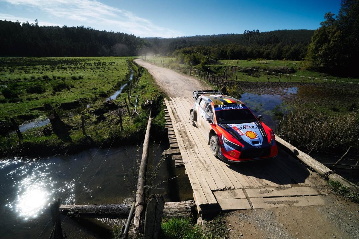 FOURMAUX (HYUNDAI) EN EL PODIO DEL RALLY DE EUROPA CENTRAL FOURMAUX (HYUNDAI) EN EL PODIO DEL RALLY DE EUROPA CENTRAL