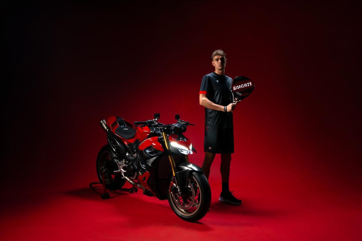 "Born to Perform": El diseño italiano se une al rendimiento deportivo en la nueva colección Macron X Ducati "Born to Perform": El diseño italiano se une al rendimiento deportivo en la nueva colección Macron X Ducati