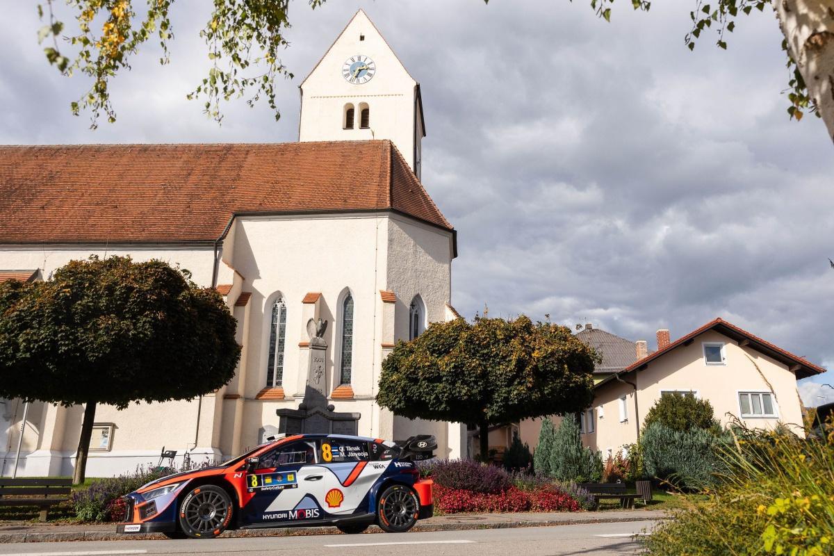 DESIGUAL CARRERA DE LOS PILOTOS DE HYUNDAI EN EL RALLY DE EUROPA CENTRAL