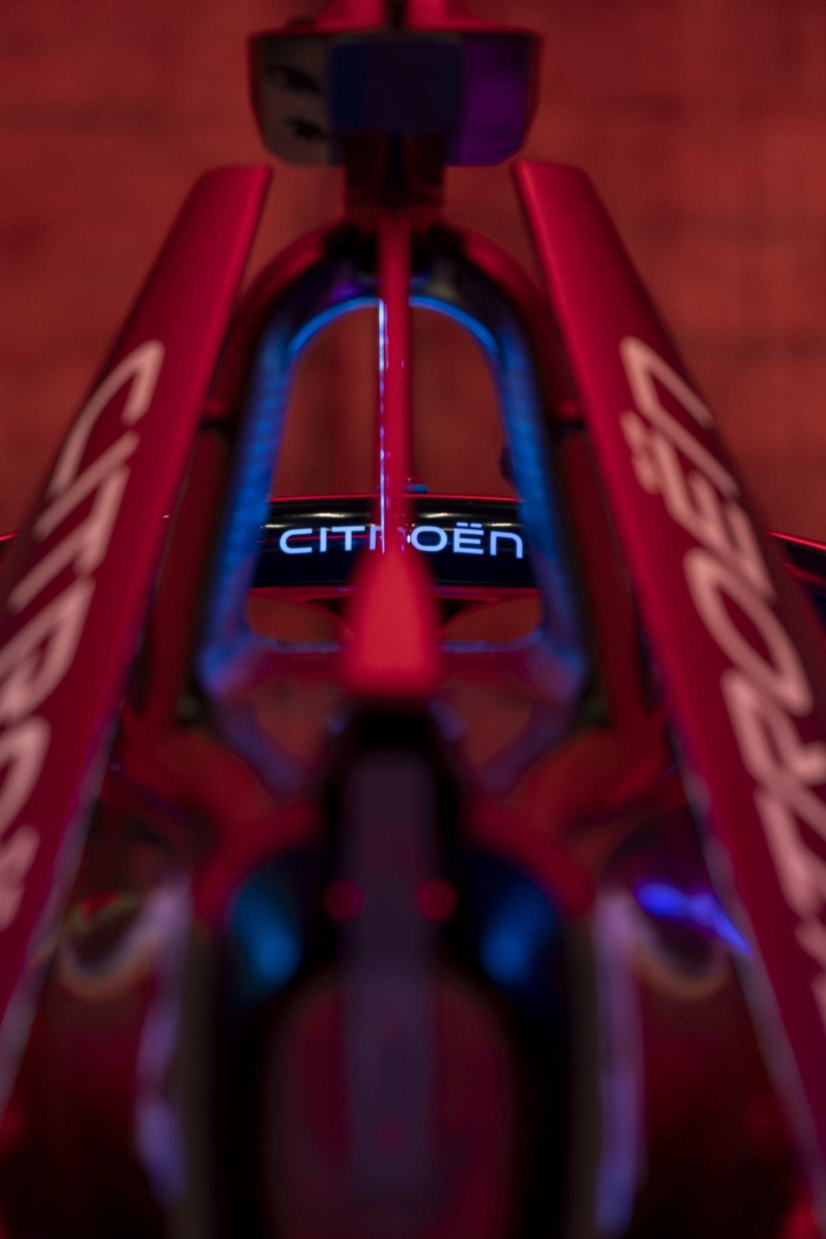 CITROËN PRESENTA EL MONOPLAZA QUE DEFENDERÁ SUS COLORES EN LA FORMULA E CITROËN PRESENTA EL MONOPLAZA QUE DEFENDERÁ SUS COLORES EN LA FORMULA E