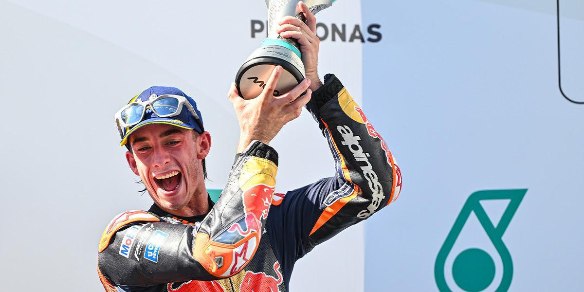 Alex Márquez celebra el subcampeonato con una autoritaria victoria