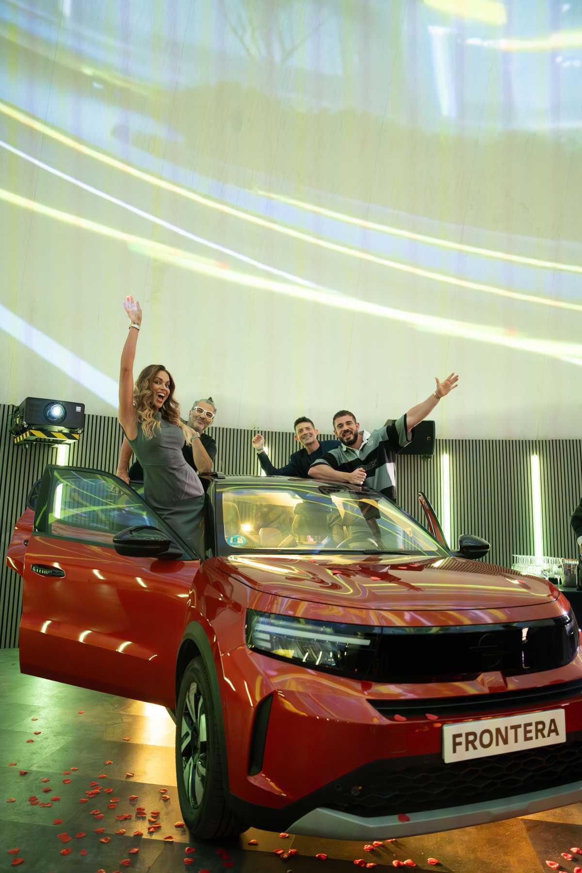  COMO CONOCER LOS NUEVOS SUV DE OPEL DE LA FORMA MÁS ORIGINAL? DESCÚBRE MOKKA, FRONTERA Y GRANDLAND DE LA MANO DE LARA ÁLVAREZ