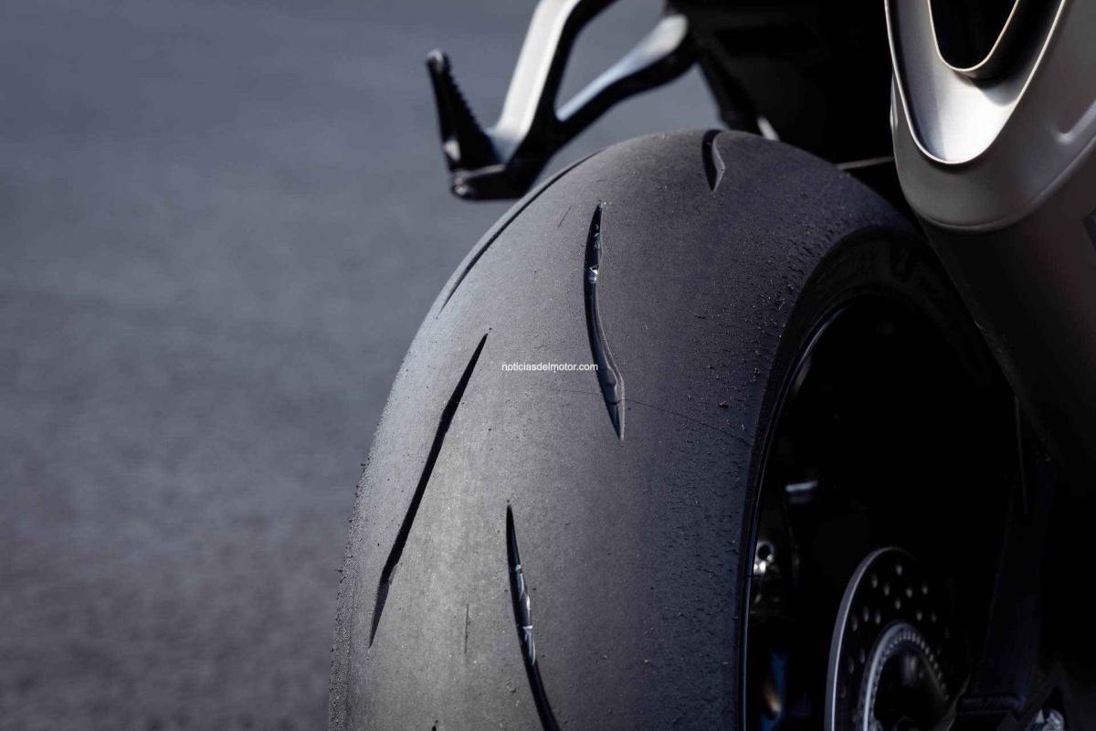 BRIDGESTONE LANZA EL NEUMÁTICO PREMIUM PARA MOTOS DEPORTIVAS BATTLAX RACING STREET RS12 BRIDGESTONE LANZA EL NEUMÁTICO PREMIUM PARA MOTOS DEPORTIVAS BATTLAX RACING STREET RS12