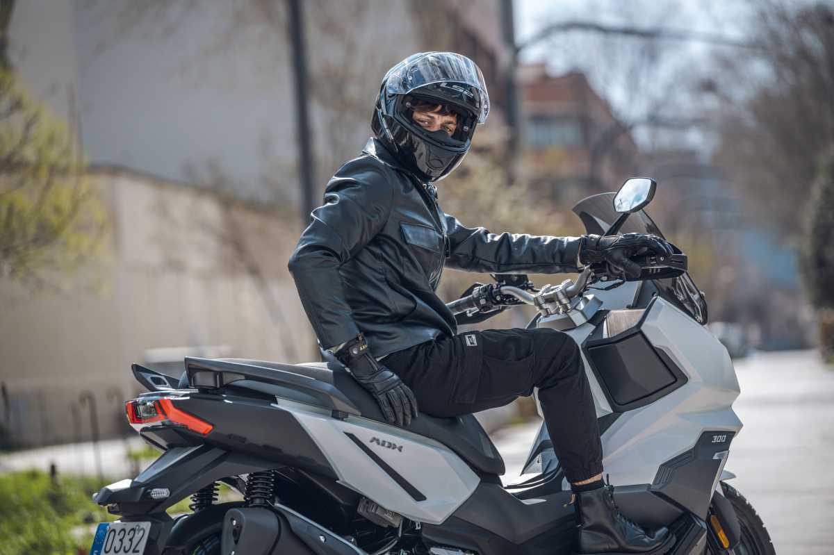 SYM IMPULSA SU FAMILIA CROSSOVER CON GRANDES PROMOCIONES EN LOS PRINCIPALES MODELOS DE LA GAMA: ADX 125 Y ADX 300