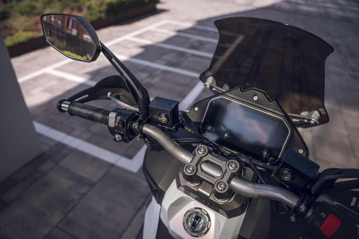 SYM IMPULSA SU FAMILIA CROSSOVER CON GRANDES PROMOCIONES EN LOS PRINCIPALES MODELOS DE LA GAMA: ADX 125 Y ADX 300