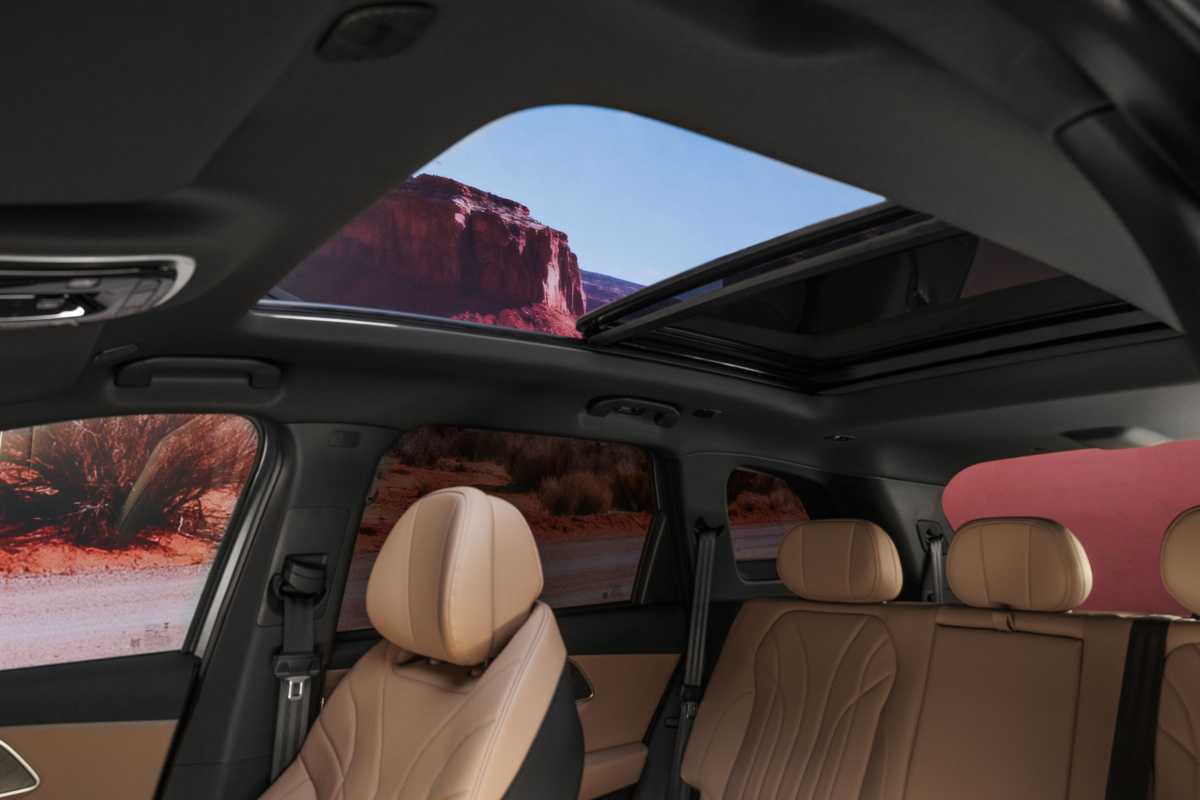 EBRO S900 PHEV. UN NUEVO REFERENTE DE MOVILIDAD FAMILIAR SOSTENIBLE DESDE 38.990 EUROS EBRO S900 PHEV. UN NUEVO REFERENTE DE MOVILIDAD FAMILIAR SOSTENIBLE DESDE 38.990 EUROS