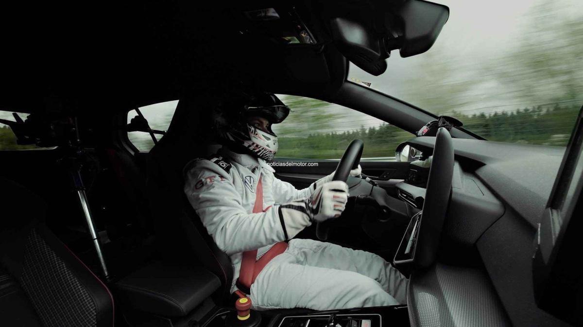 YA DISPONIBLE PARA RESERVA: EL NUEVO GOLF GTI 50 ANIVERSARIO – EL MODELO DE SERIE MÁS POTENTE DE LA HISTORIA DEL GTI YA DISPONIBLE PARA RESERVA: EL NUEVO GOLF GTI 50 ANIVERSARIO – EL MODELO DE SERIE MÁS POTENTE DE LA HISTORIA DEL GTI