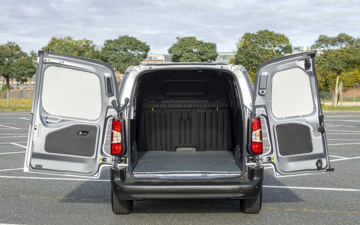 OPEL COMBO ELECTRIC: FURGONETA COMPACTA DISPONIBLE CON TRANSFORMACIÓN DE BOTT OPEL COMBO ELECTRIC: FURGONETA COMPACTA DISPONIBLE CON TRANSFORMACIÓN DE BOTT