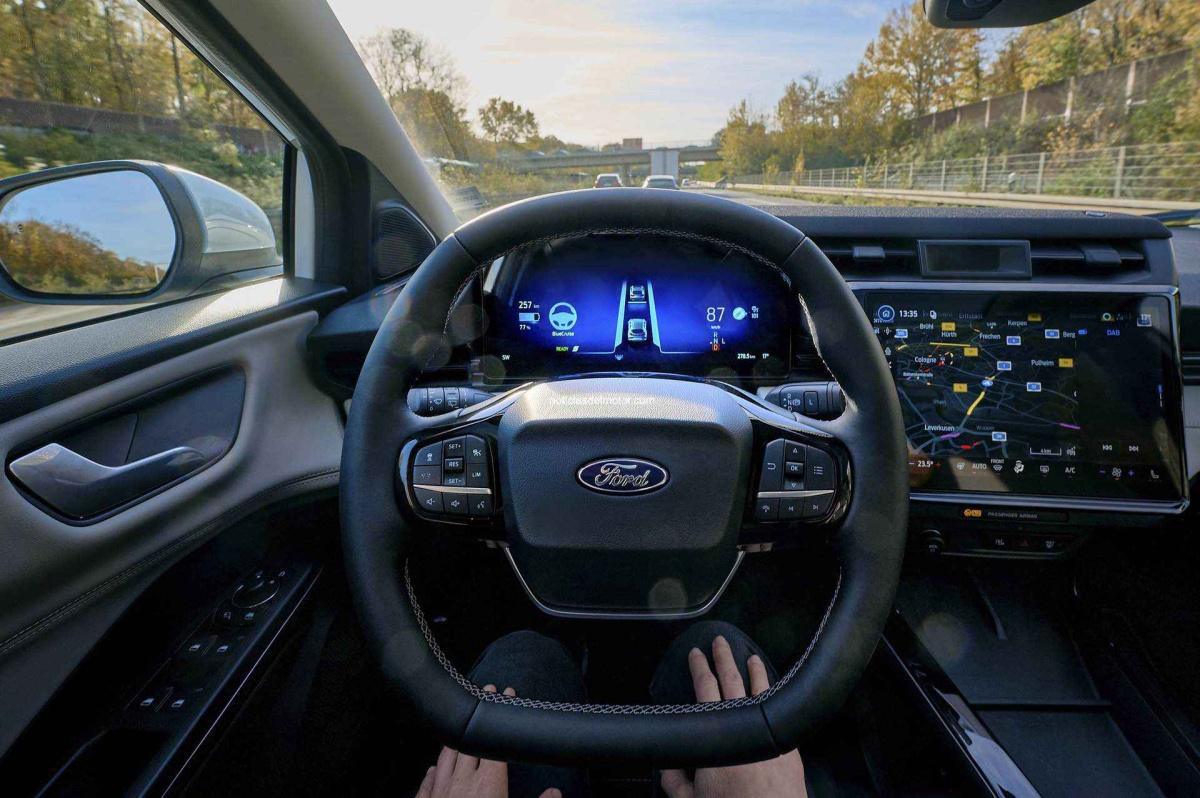 FORD PONE LA TECNOLOGÍA DE CONDUCCIÓN SIN MANOS BLUECRUISE AL ALCANCE DEL GRAN PÚBLICO