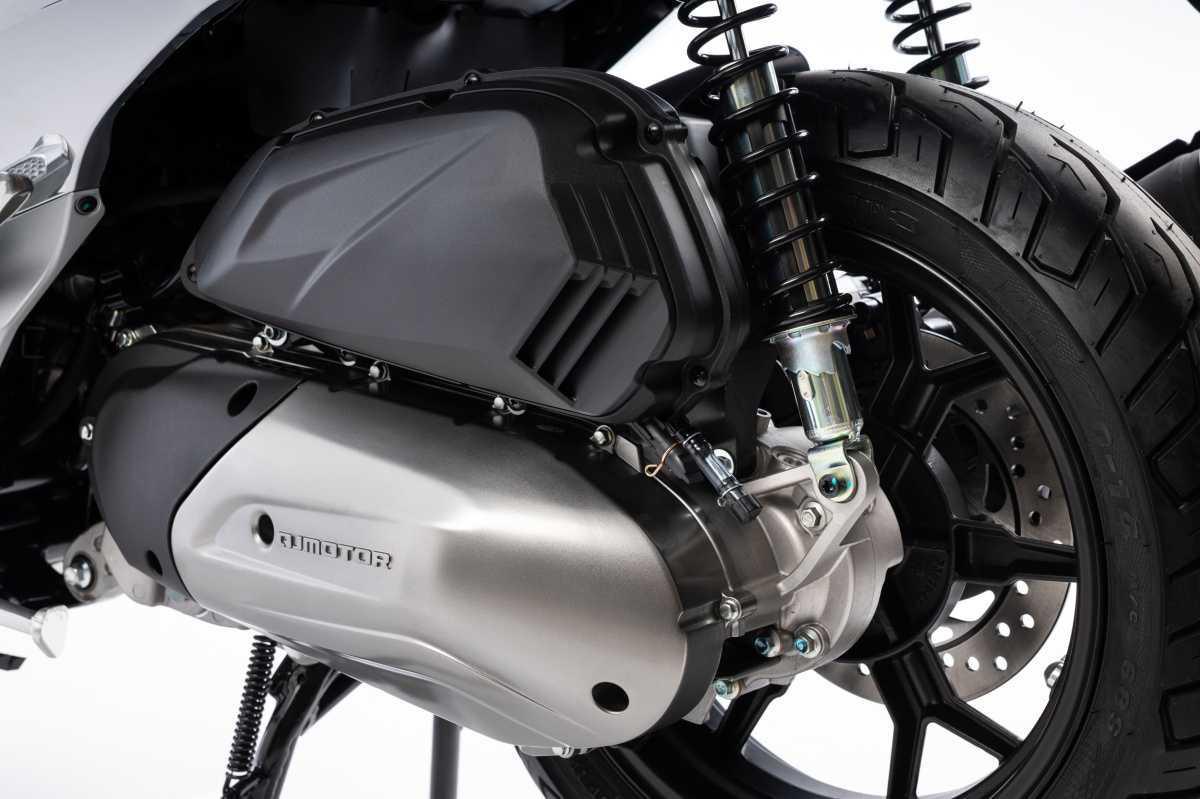 FORT 125N: EL NUEVO GT DE QJ MOTOR VIENE PISANDO FUERTE: SISTEMA MICROHÍBRIDO, DISEÑO ENAMORADOR Y TODA LA TECNOLOGÍA Y SEGURIDAD DE SERIE