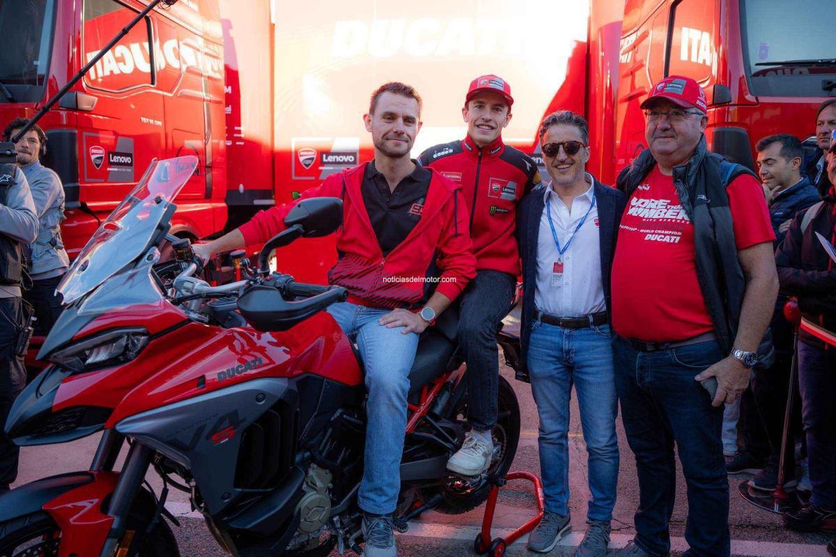 Marc Márquez entrega la Multistrada V4 S al ganador del concurso Ducati WE ARE 93 Challenge