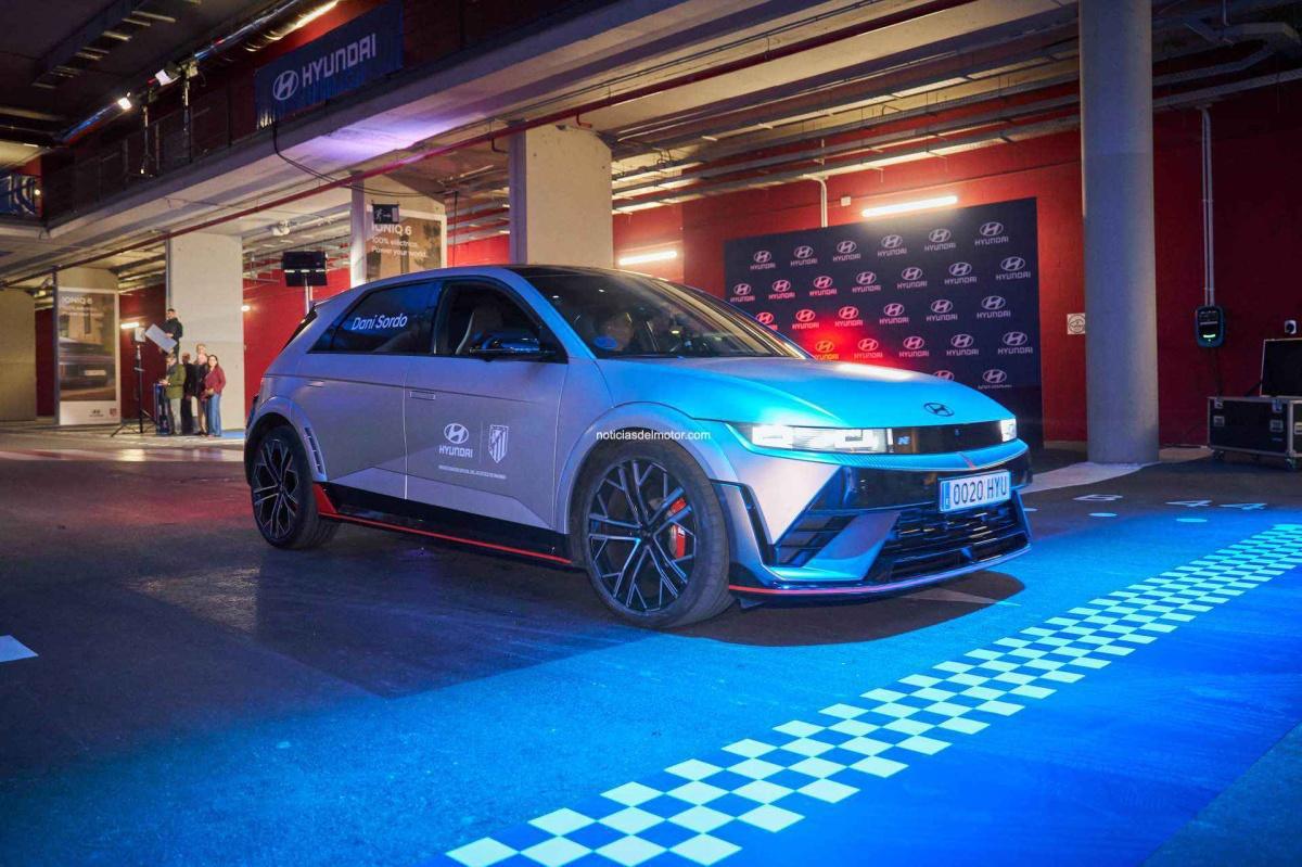 EMOCIÓN AL VOLANTE: LOS JUGADORES DEL ATLÉTICO DE MADRID DESCUBREN LA ADRENALINA DEL HYUNDAI IONIQ 5 N JUNTO A DANI SORDO Y PEPE LÓPEZ