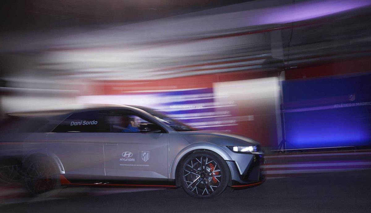 EMOCIÓN AL VOLANTE: LOS JUGADORES DEL ATLÉTICO DE MADRID DESCUBREN LA ADRENALINA DEL HYUNDAI IONIQ 5 N JUNTO A DANI SORDO Y PEPE LÓPEZ EMOCIÓN AL VOLANTE: LOS JUGADORES DEL ATLÉTICO DE MADRID DESCUBREN LA ADRENALINA DEL HYUNDAI IONIQ 5 N JUNTO A DANI SORDO Y PEPE LÓPEZ