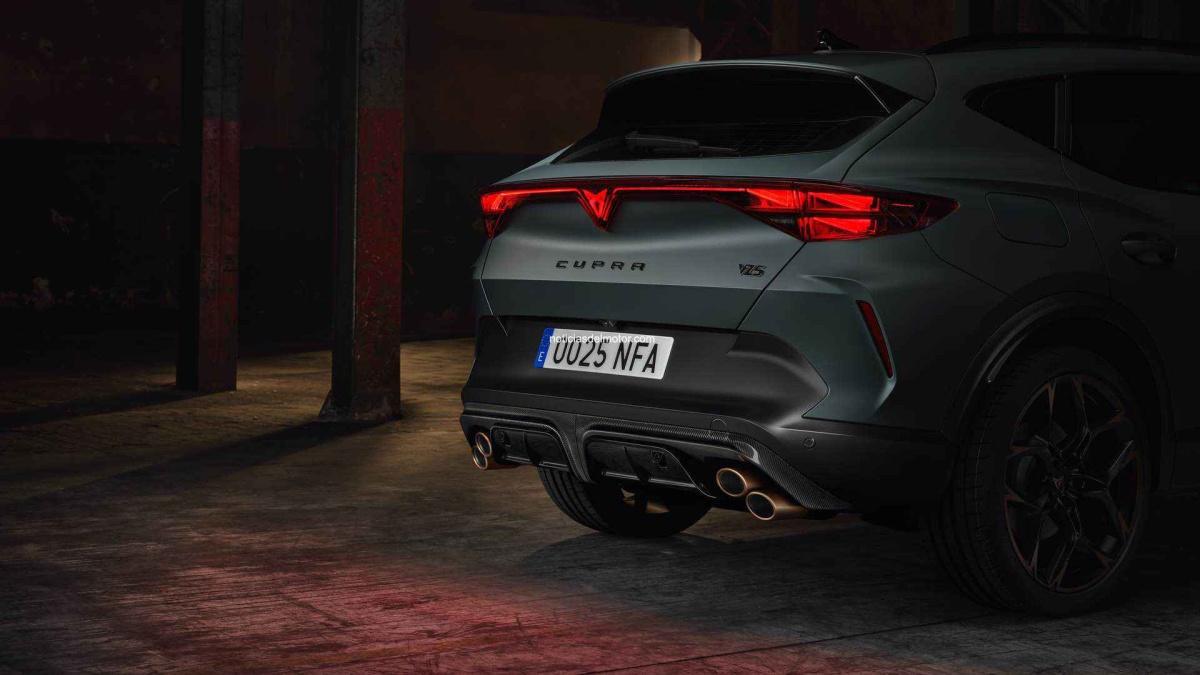 NUEVO CUPRA FORMENTOR VZ5: EL ICÓNICO MOTOR DE 5 CILINDROS LIBERA TODO SU POTENCIAL EN LA CARRETERA