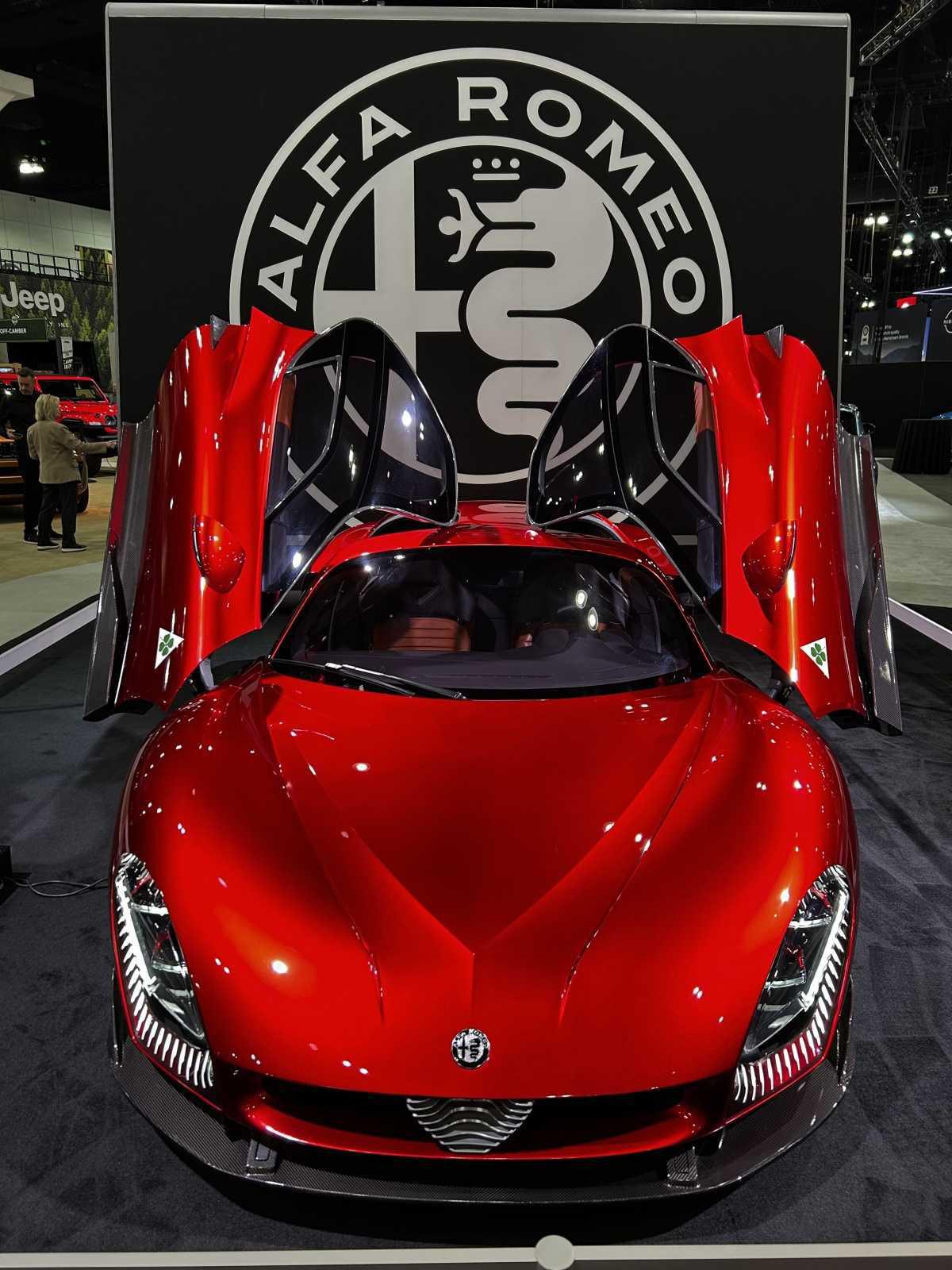 ALFA ROMEO 33 STRADALE Y NUEVO TONALE EN EL SALÓN DEL AUTOMÓVIL DE LOS ÁNGELES 2025 ALFA ROMEO 33 STRADALE Y NUEVO TONALE EN EL SALÓN DEL AUTOMÓVIL DE LOS ÁNGELES 2025