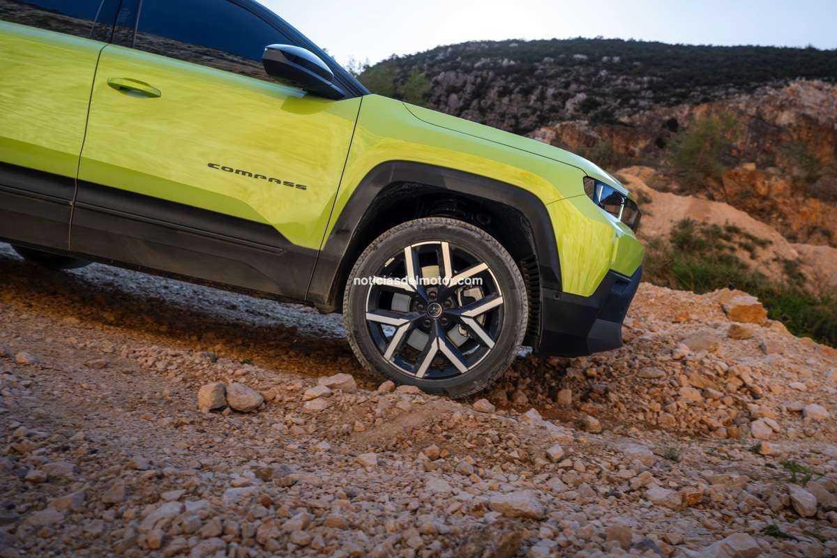 EL NUEVO JEEP® COMPASS: CAPACIDAD ICÓNICA, VERSATILIDAD INTEGRAL Y TECNOLOGÍA AVANZADA EL NUEVO JEEP® COMPASS: CAPACIDAD ICÓNICA, VERSATILIDAD INTEGRAL Y TECNOLOGÍA AVANZADA