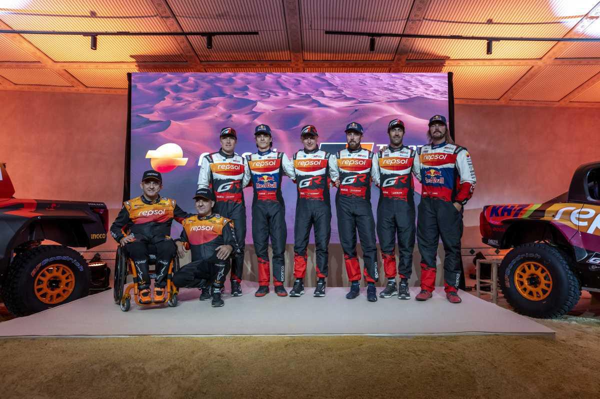 TOYOTA GAZOO RACING Y REPSOL PRESENTAN SUS EQUIPOS OFICIALES PARA EL DAKAR 2026 TOYOTA GAZOO RACING Y REPSOL PRESENTAN SUS EQUIPOS OFICIALES PARA EL DAKAR 2026