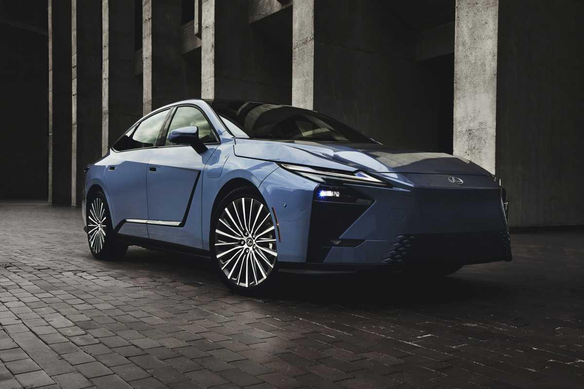 EL NUEVO LEXUS ES HACE SU PRIMERA APARICIÓN EN ESPAÑA EL NUEVO LEXUS ES HACE SU PRIMERA APARICIÓN EN ESPAÑA