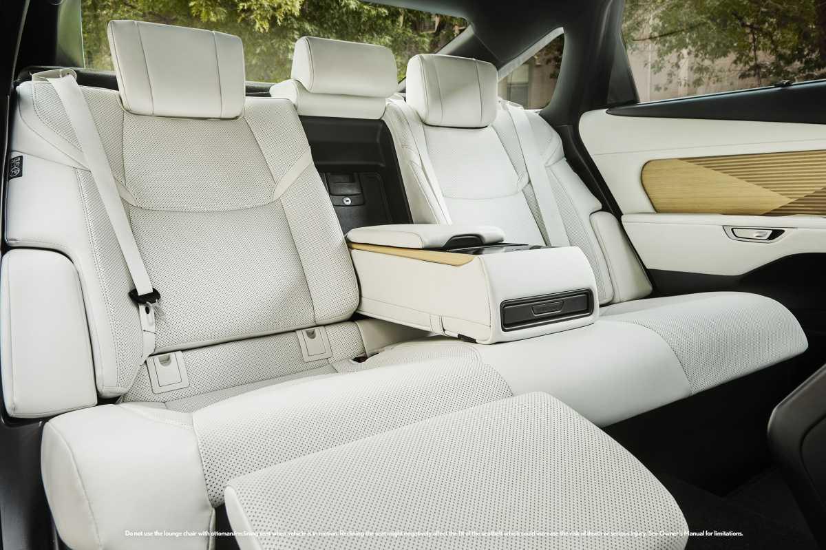 EL NUEVO LEXUS ES HACE SU PRIMERA APARICIÓN EN ESPAÑA EL NUEVO LEXUS ES HACE SU PRIMERA APARICIÓN EN ESPAÑA