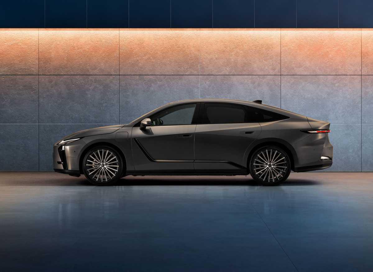 EL NUEVO LEXUS ES HACE SU PRIMERA APARICIÓN EN ESPAÑA