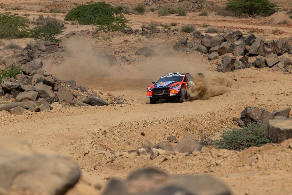 Hyundai sigue en la lucha por la victoria (Neuville), en el Rally de Arabia Saudí Hyundai sigue en la lucha por la victoria (Neuville), en el Rally de Arabia Saudí