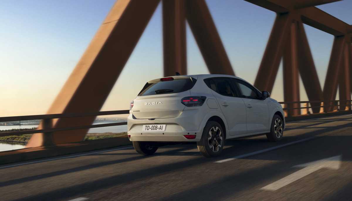 DACIA RENUEVA EL COCHE MÁS VENDIDO EN ESPAÑA DACIA RENUEVA EL COCHE MÁS VENDIDO EN ESPAÑA