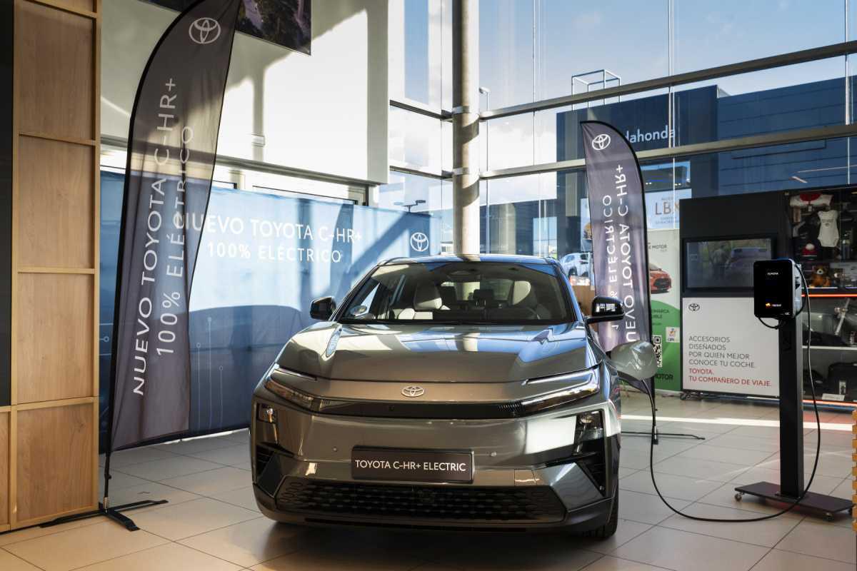 Toyota España y Repsol se alían para impulsar la descarbonización en el sector de la automoción