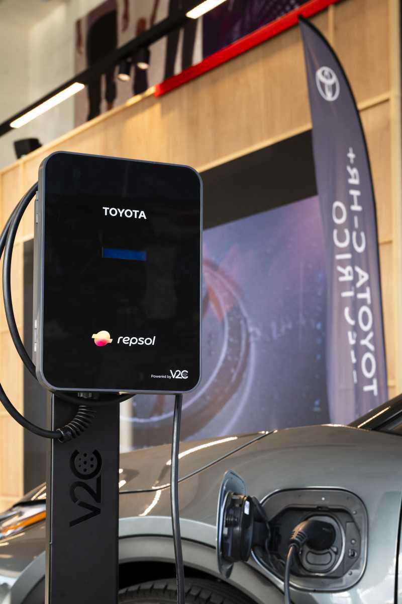 Toyota España y Repsol se alían para impulsar la descarbonización en el sector de la automoción Toyota España y Repsol se alían para impulsar la descarbonización en el sector de la automoción