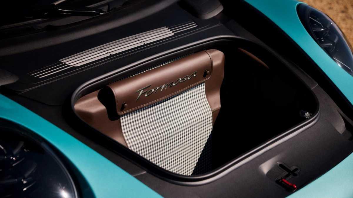 EL 911 CARRERA T "FORMOSA" DE SONDERWUNSCH RINDE HOMENAJE A TAIWÁN EL 911 CARRERA T "FORMOSA" DE SONDERWUNSCH RINDE HOMENAJE A TAIWÁN