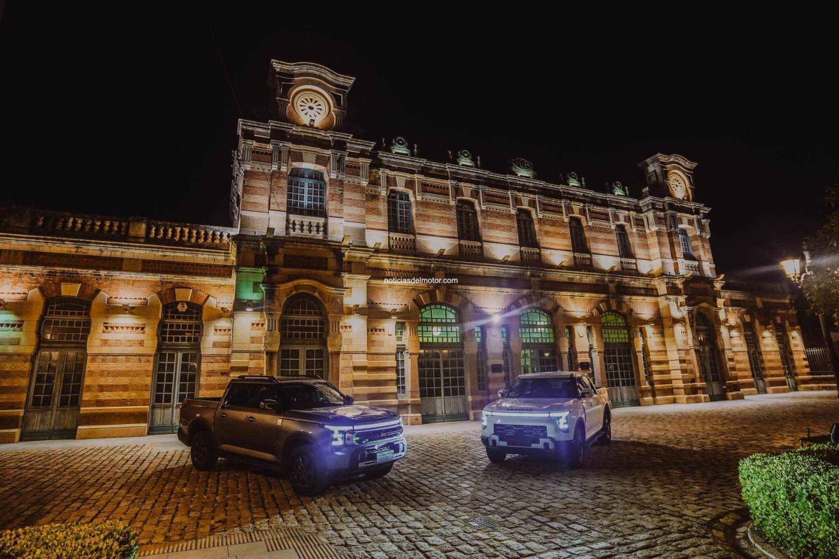 EL NUEVO SANTANA 400 DEBUTA EN VERSIONES PHEV Y DIÉSEL COMO EL GRAN PICK-UP QUE MARCA EL RETORNO PRODUCTIVO DE SANTANA EN LINARES EL NUEVO SANTANA 400 DEBUTA EN VERSIONES PHEV Y DIÉSEL COMO EL GRAN PICK-UP QUE MARCA EL RETORNO PRODUCTIVO DE SANTANA EN LINARES